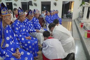 GP.Hưng Hóa - Thứ Năm Tuần Thánh - Thánh Lễ Tiệc Ly Tại Chuẩn Xứ Minh Xuân